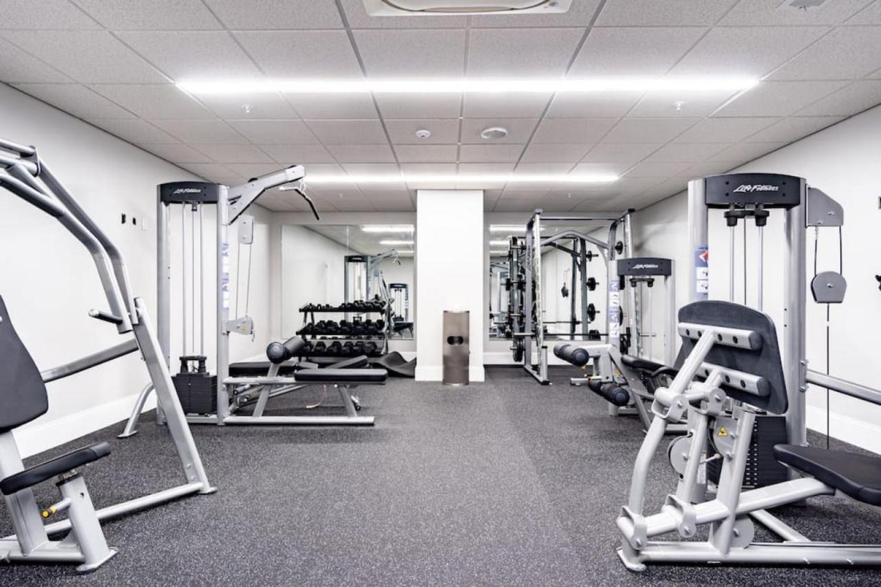 Hostwise Stays - The Washington At Chatham - Free Parking, Private Gym, Skyline Views! Pittsburgh Bagian luar foto