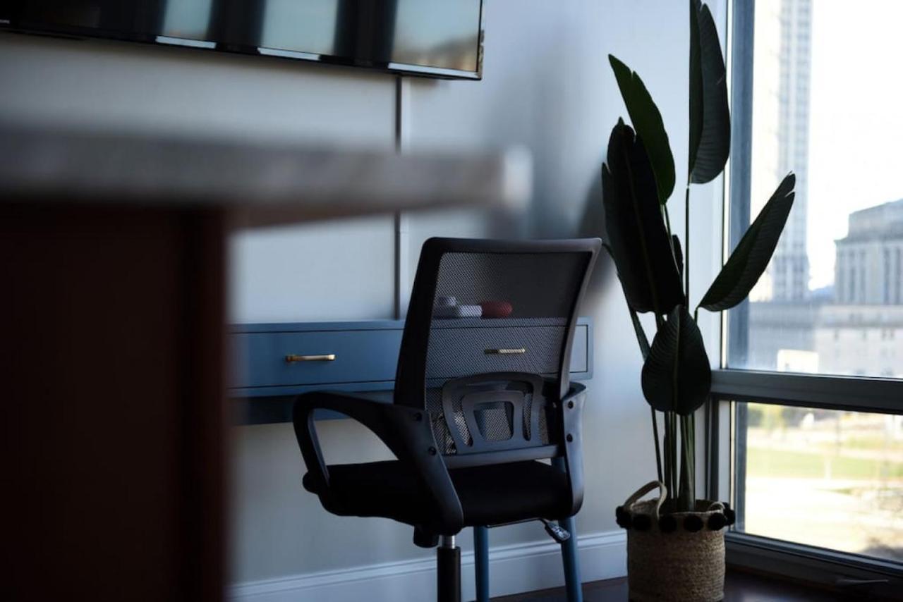 Hostwise Stays - The Washington At Chatham - Free Parking, Private Gym, Skyline Views! Pittsburgh Bagian luar foto