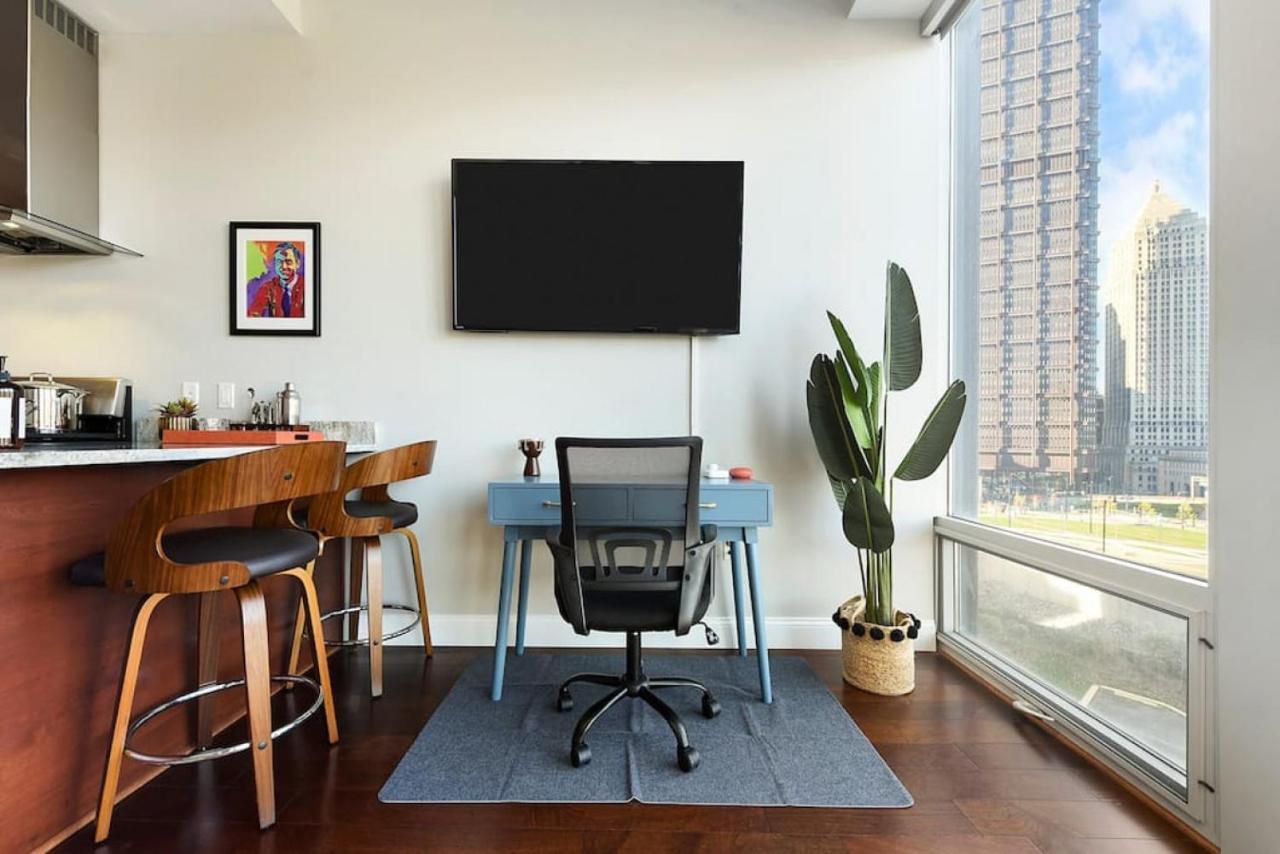 Hostwise Stays - The Washington At Chatham - Free Parking, Private Gym, Skyline Views! Pittsburgh Bagian luar foto